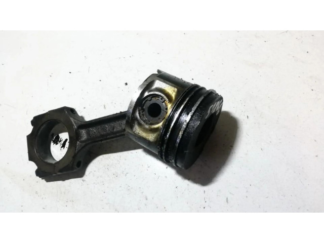 Píst    Alfa Romeo 156  pro naftový motor 2.4  