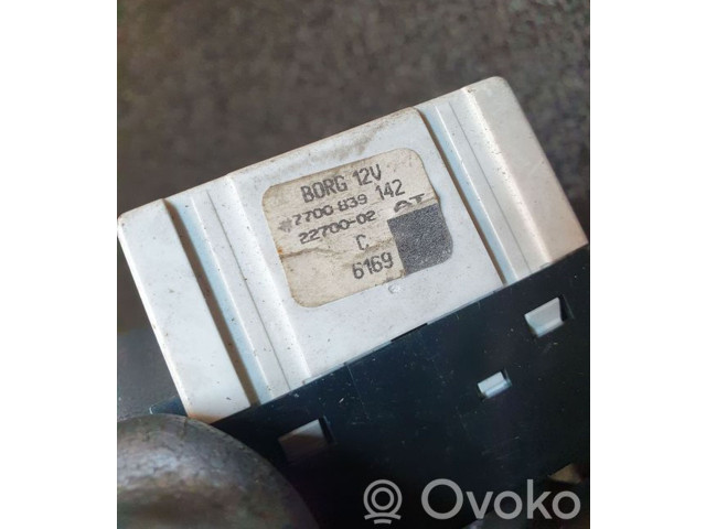 Дисплей    7700839142, 2270002AT   Renault Megane I