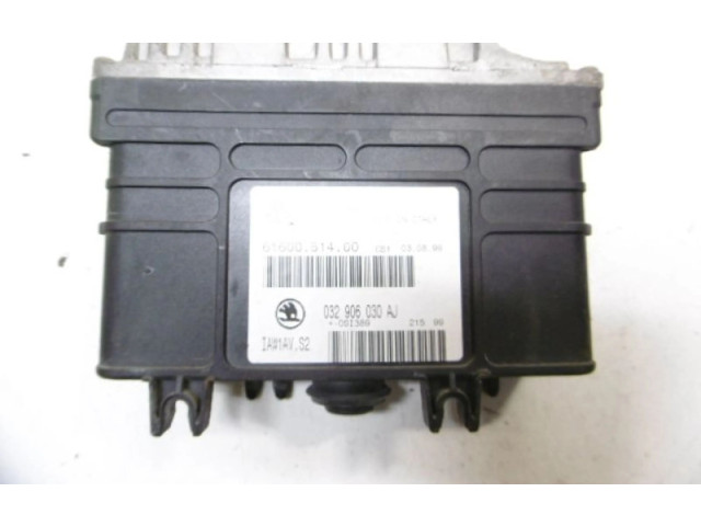 Блок управления двигателя 032906030AJ, 032906030AJ   Skoda Felicia I