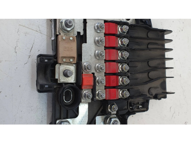   Pojistková skříňka 101327300C, 101327200E   Tela Model S 2014