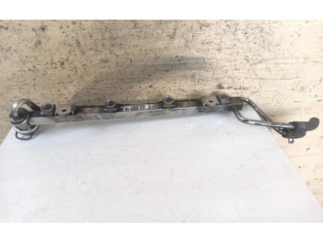 Топливная рампа 06A133681   Audi TT Mk1  