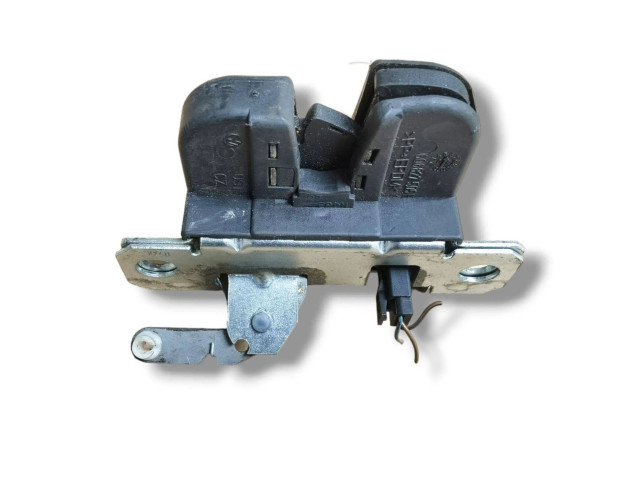 Замок багажника 6Q6827505E    Volkswagen Polo IV 9N3 2005 - 2009 года