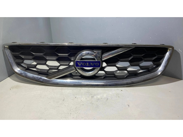 Верхняя решётка Volvo C30 2010-2013 года 31290486, 31290485      