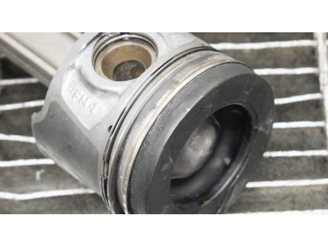  Поршень  120A18001R, 7701475074  Renault Clio IV для дизельного двигателя 1.5