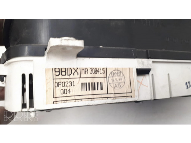 Přístrojová deska  Mitsubishi Carisma 1998 MR308415, 0P0231004  