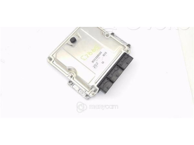 Блок управления двигателя MR577252   Mitsubishi Space Runner