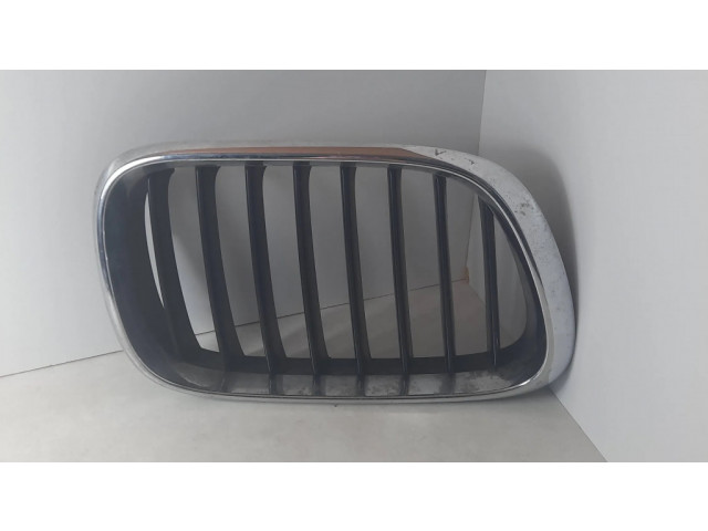 Передняя решётка BMW X5 E53 1999-2006 года 51138247674      