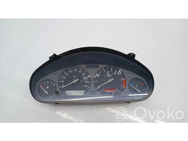 Панель приборов 8353822, 110008463030   BMW 3 E36       