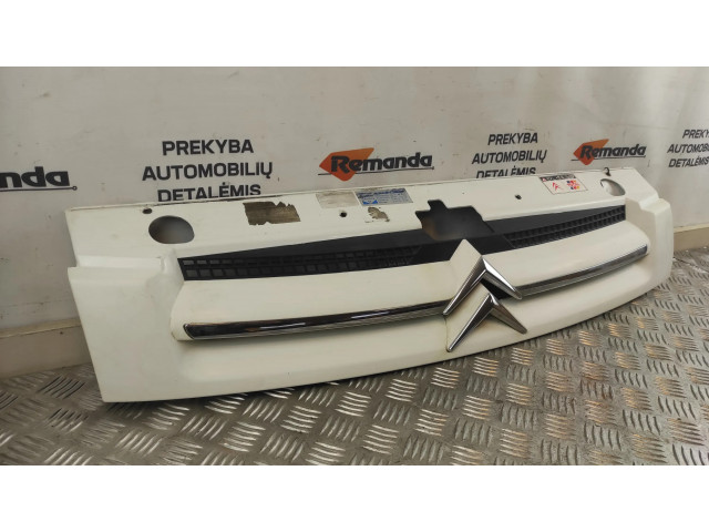 Передняя решётка Citroen Berlingo 2003-2007 года 9644758077      