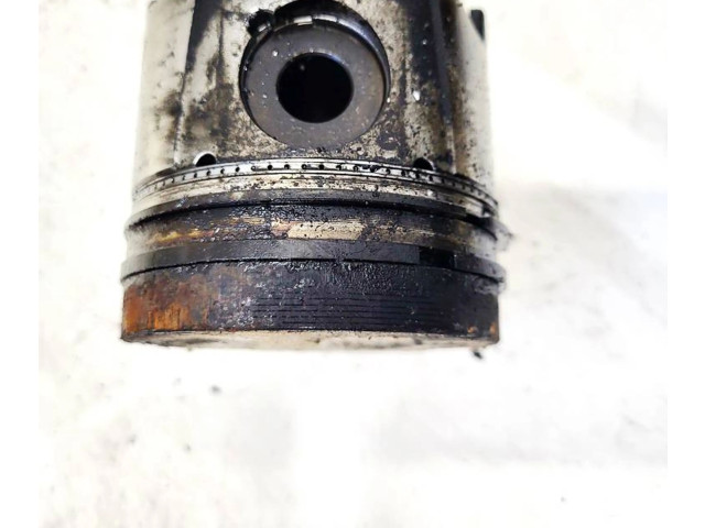 Píst    Peugeot 406     