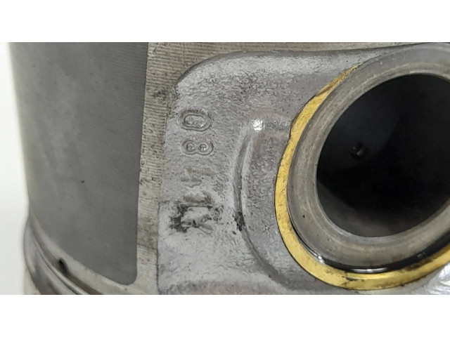 Píst 0841Y   BMW 5 F10 F11  pro naftový motor 5.0  