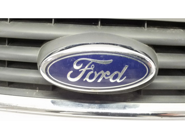 Верхняя решётка Ford Kuga I 2008-2012 года 8V41R7081A, 8V418200AC      