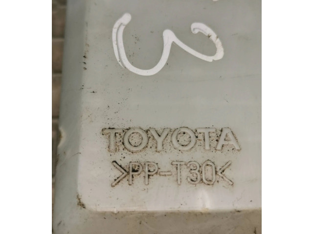   Pojistková skříňka Mm719, PPT30   Toyota Hilux (AN10, AN20, AN30) 2006