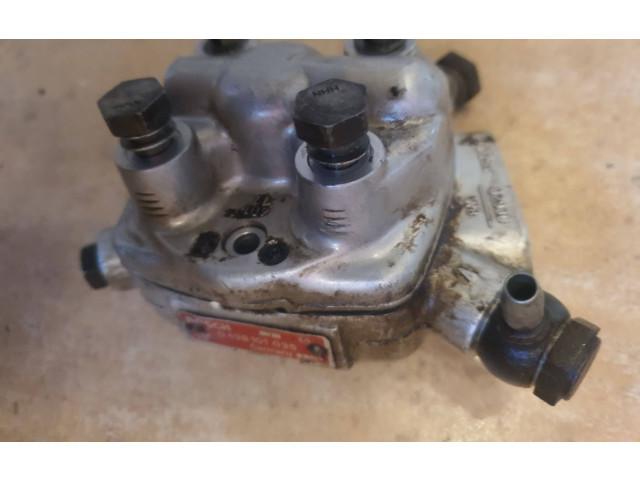 Топливная рампа 0438101035   Audi 80 90 B3  