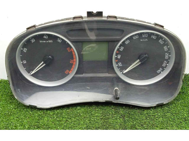 Přístrojová deska  Skoda Fabia Mk2 (5J) 2007 2.CONECTORES  