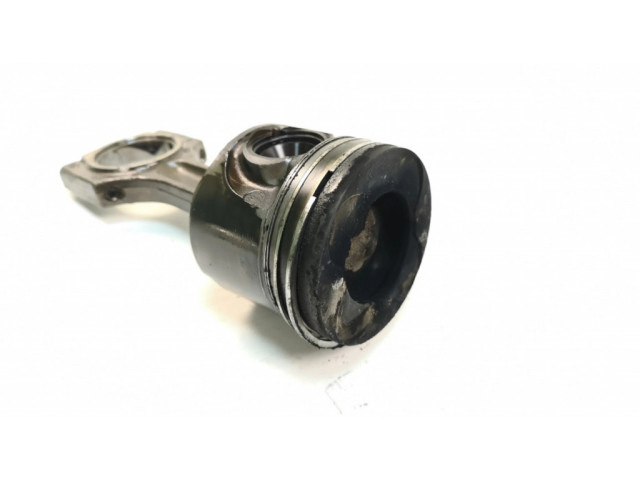 Píst    BMW 7 E65 E66  pro naftový motor 3.0 306D3 