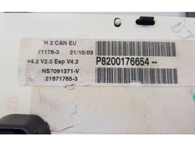 Přístrojová deska  Renault Kangoo I 2001 8200176654  