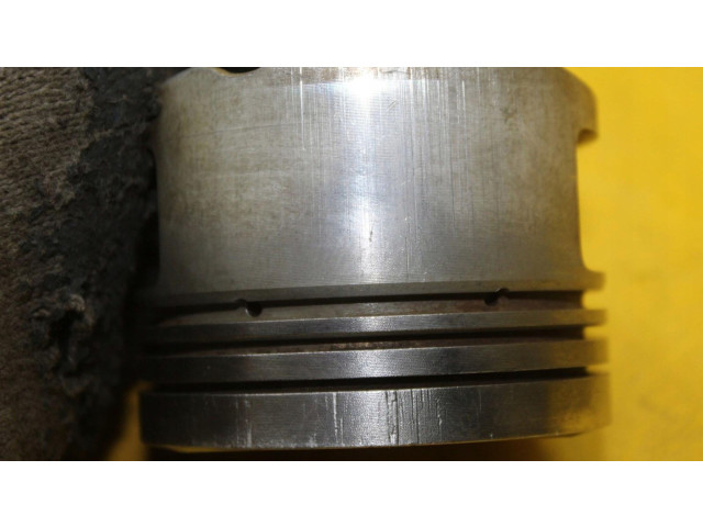 Píst 077B   Audi A6 S6 C4 4A     