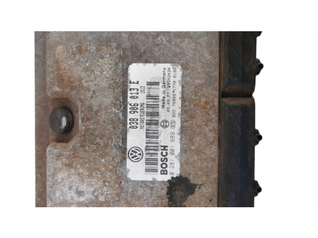 Řídící jednotka 038906013E, 0281001689   Volkswagen Golf III 1996