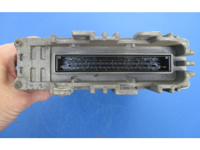 Блок управления двигателем ECU    Volkswagen  Golf III  1992 - 1997 года