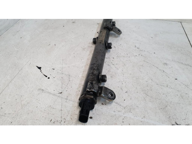 Vstřikovací lišta A2710705495   Mercedes-Benz C W204     