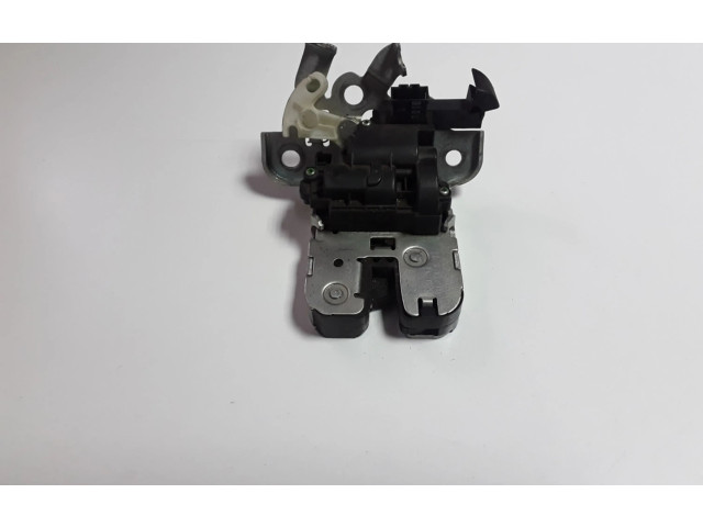 Замок багажника 8K9827505A    Audi A3 S3 8P 2003 - 2012 года