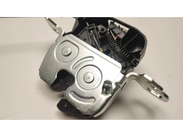 Zámek zadních dveří A2047500485   Mercedes-Benz C W205 2014