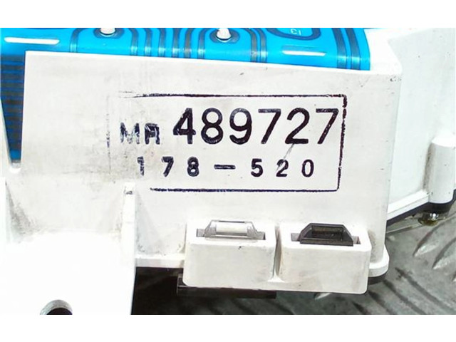 Přístrojová deska  Mitsubishi Space Wagon 2000 MR489727  