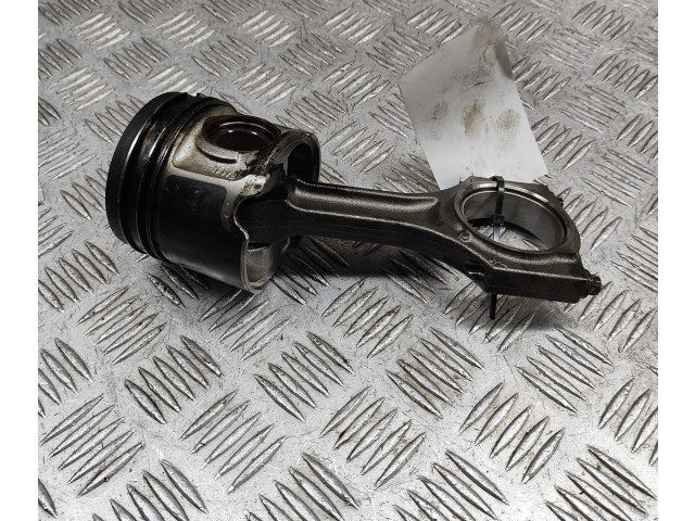  Поршень B47 D20 A 8519401, 8473777  BMW 4 F32 F33  