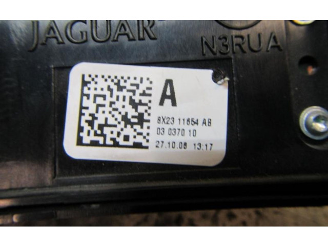 Přístrojová deska  Jaguar XF X250 2009   