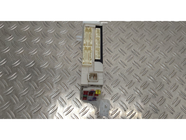   Pojistková skříňka 8264171010   Toyota Prius+ (ZVW40) 2013