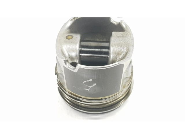 Píst 11257812585   BMW 5 F10 F11   3.0 N57D30A 