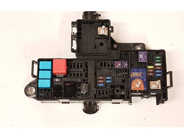 Блок предохранителей  8261042160, 8274042150   Toyota RAV 4 (XA50)    