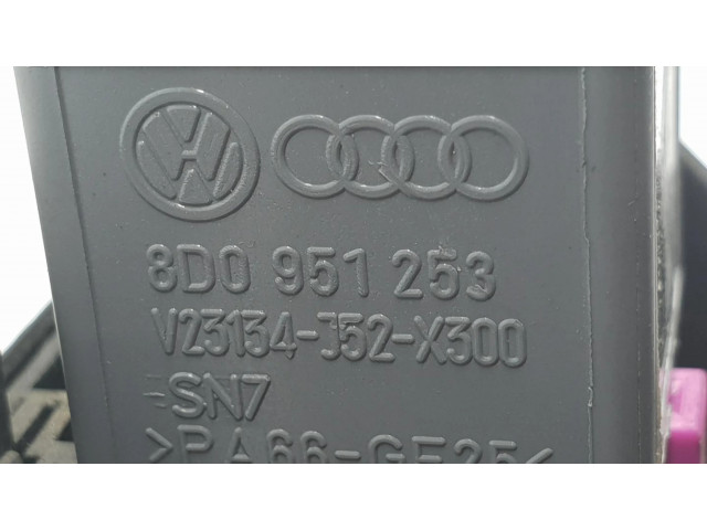 Блок предохранителей 7L0937548C   Audi Q7 4L    