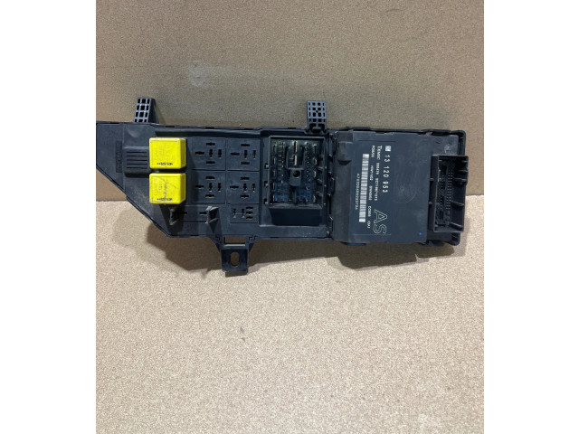 Блок предохранителей 13120953, 355476   Opel Signum    