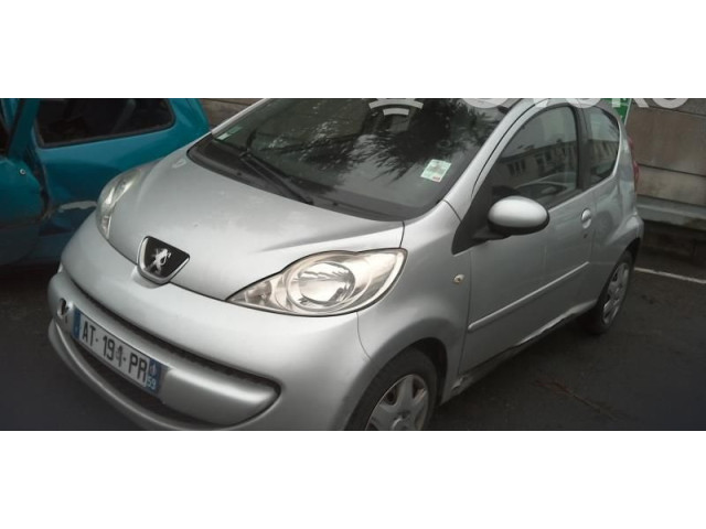 Zpětné zrcátko  Peugeot 107 2006  8153YW  