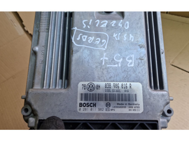 Řídící jednotka 038906016R, 0281011982   Volkswagen PASSAT B5.5 2004