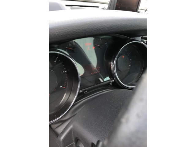 Přístrojová deska  Peugeot 5008 2010 9810462780  