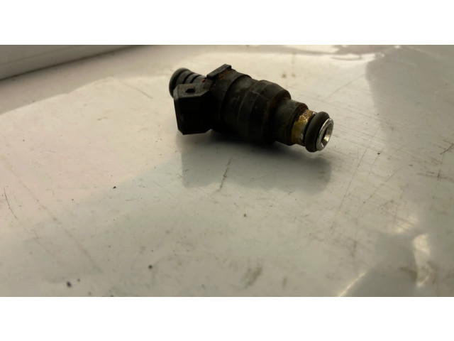 Vstřikovač 1747406, D3763FA   BMW 7 E38  pro benzínový motor 4.0  