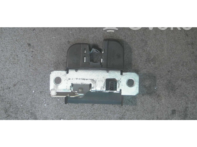 Замок багажника 6Q6827505B    Volkswagen Polo IV 9N3 2005 - 2009 года