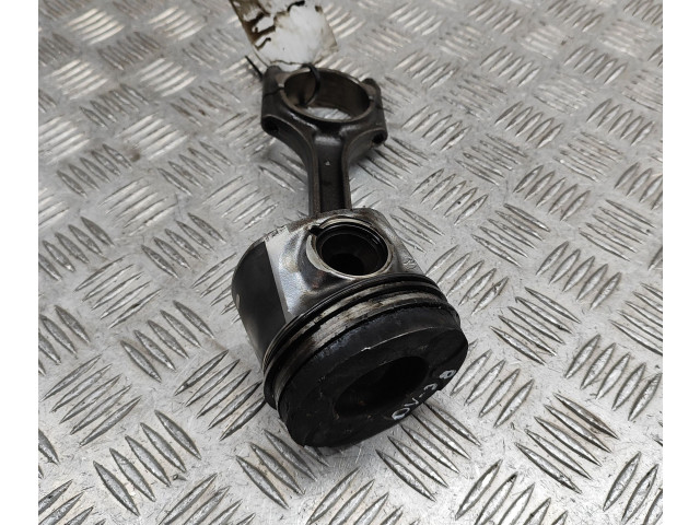 Píst 31339777, 31401216   Volvo V60     