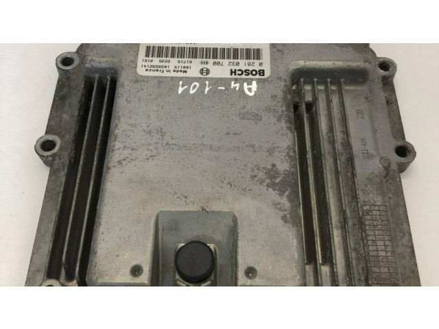 Блок управления двигателя 237103984R, 0281032700   Renault Trafic III (X82)