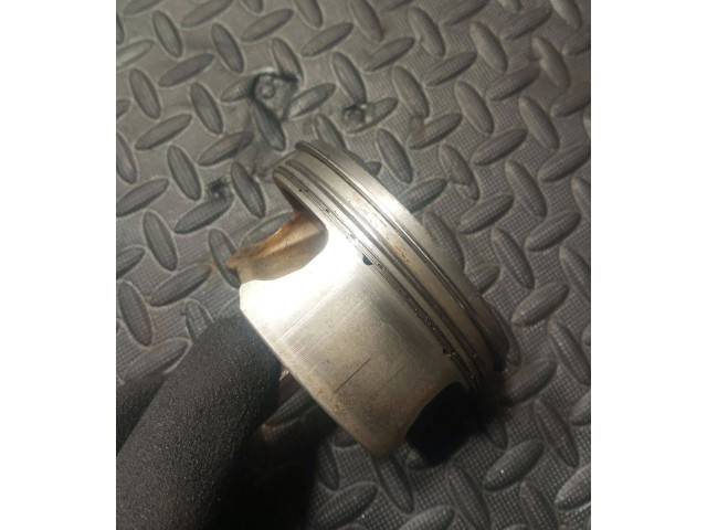 Píst 7838623   BMW M5    S85 B50AA 