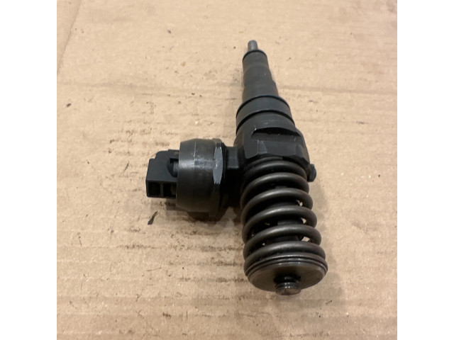 Vstřikovač 038130073ak   Volkswagen Sharan  pro naftový motor 1.9  