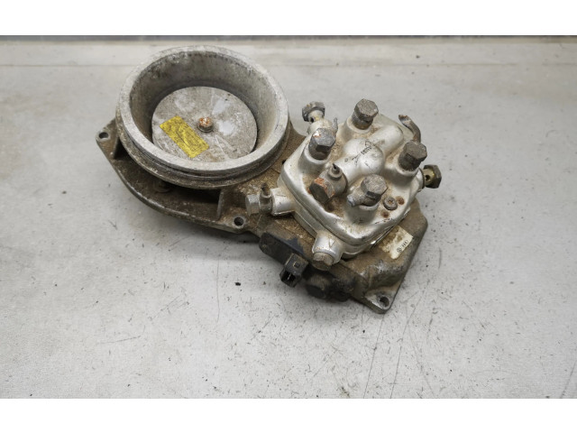 Vstřikovací lišta 0438121011, 026133353   Audi 80 90 B3     
