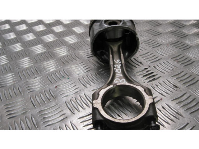 Píst 132010R010, BV826   Toyota RAV 4 (XA30)   2.2  