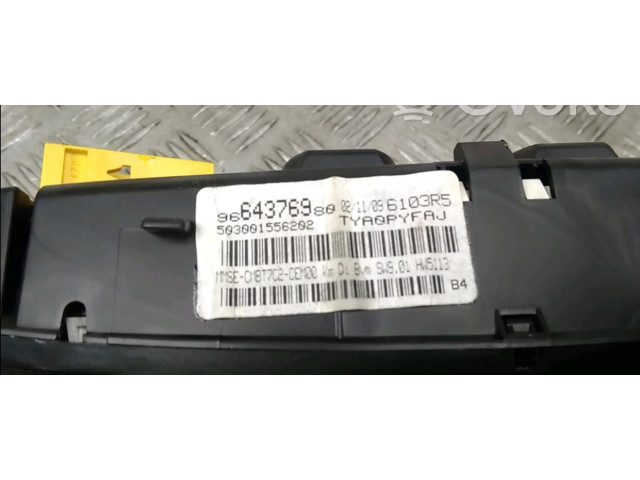 Přístrojová deska  Peugeot 308 2009 9806132880  