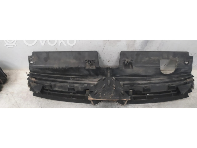 Передняя решётка Citroen C5 2001-2004 года 9636751980      