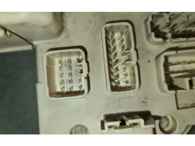   Pojistková skříňka 8273360032   Toyota Land Cruiser (J100) 2001