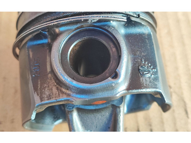 Píst 9812818680   Ford Mondeo MK V    T7CN 